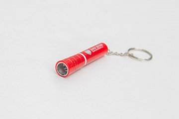 Přívěsek ke klíčům s baterkou-červený